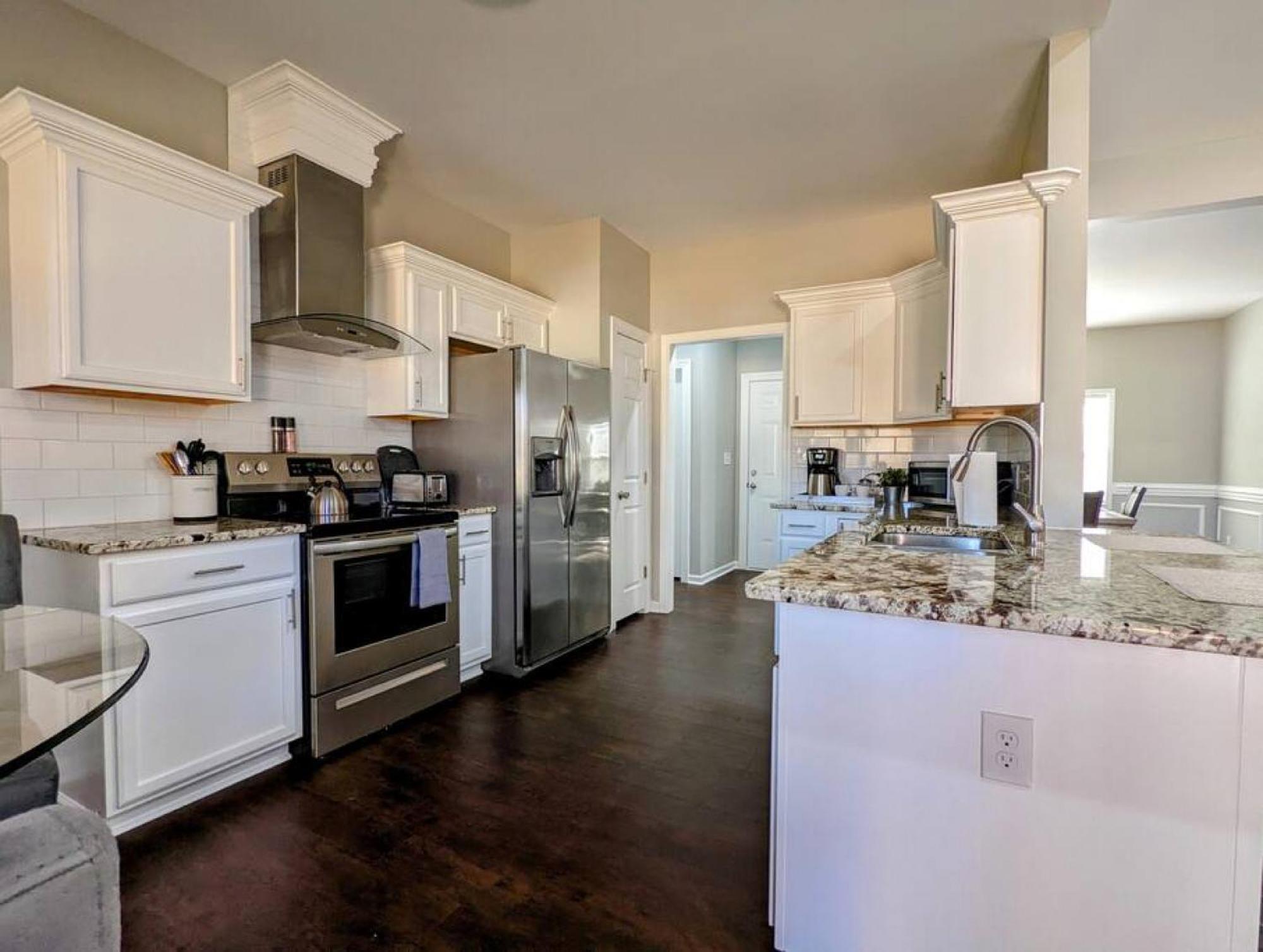 Spacious Family Friendly With Large Fenced In Yard *