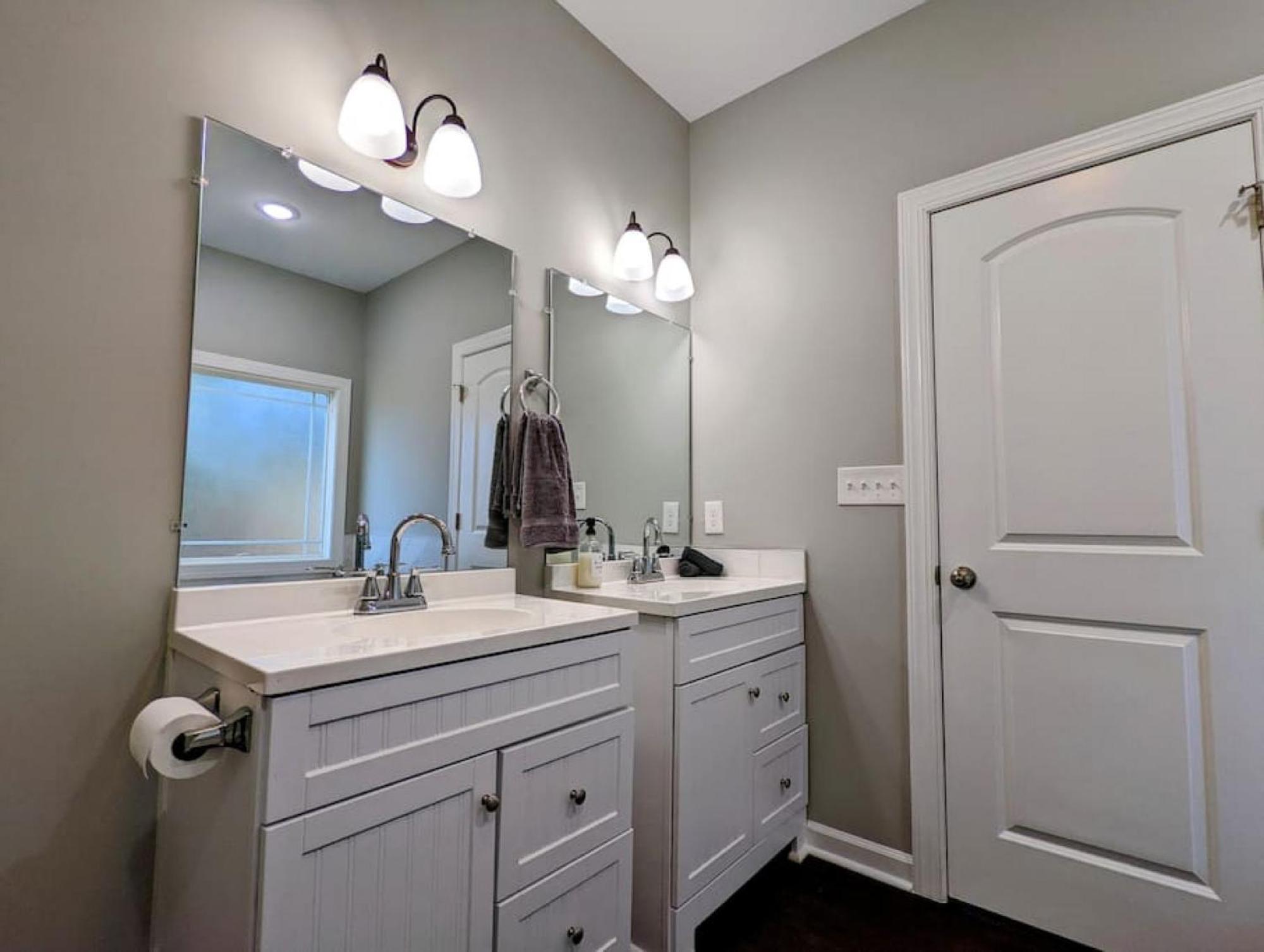 Spacious Family Friendly With Large Fenced In Yard Charlotte