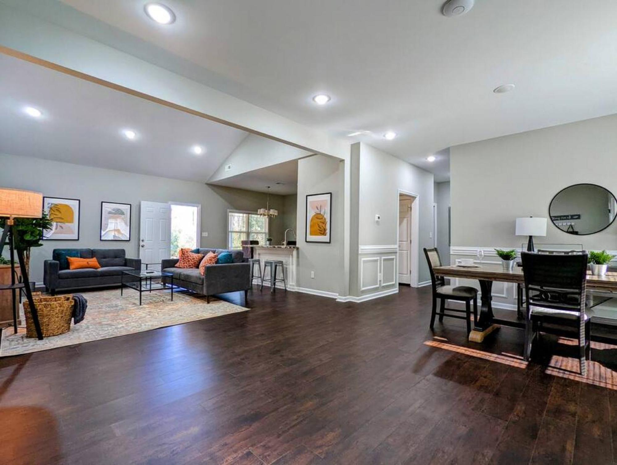 Spacious Family Friendly With Large Fenced In Yard Holiday home *