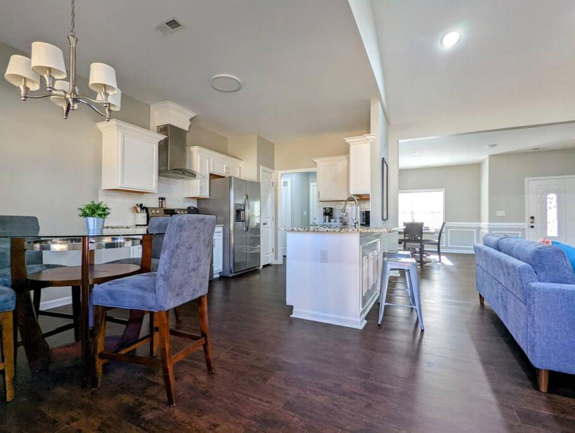 Spacious Family Friendly With Large Fenced In Yard Holiday home Charlotte