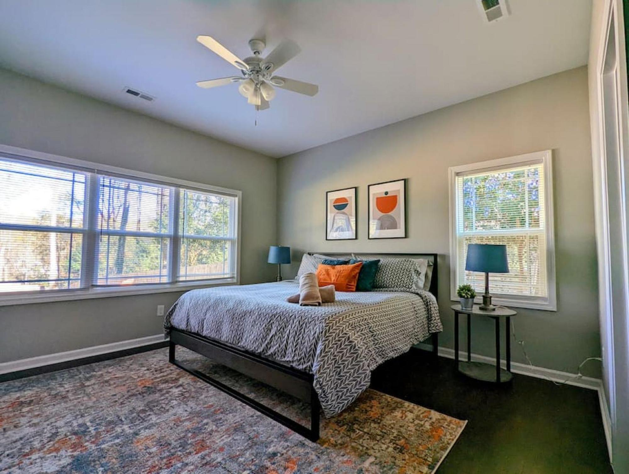 Spacious Family Friendly With Large Fenced In Yard Holiday home