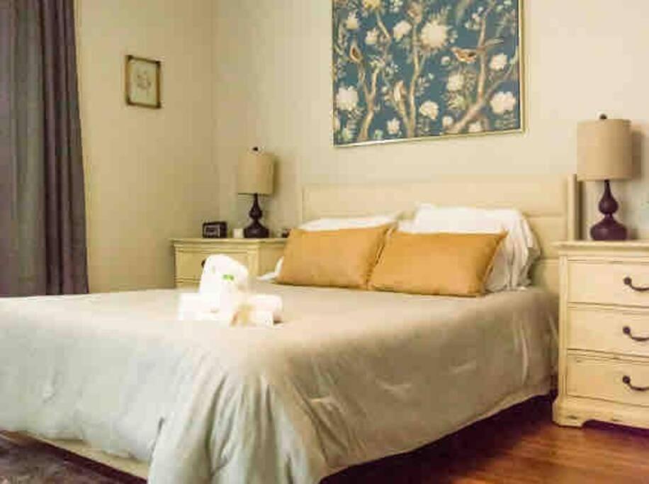 Plaza Near Uptown, Noda, Light Rail! Holiday home Charlotte