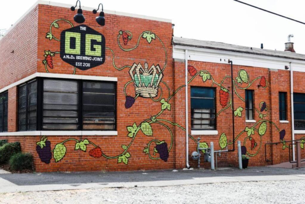 Plaza Near Uptown, Noda, Light Rail!