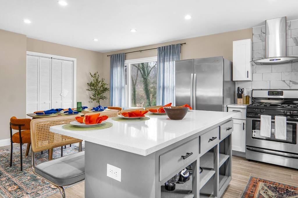 5bd Vibrant Haven: Basketball - 10mins To Airport * Charlotte