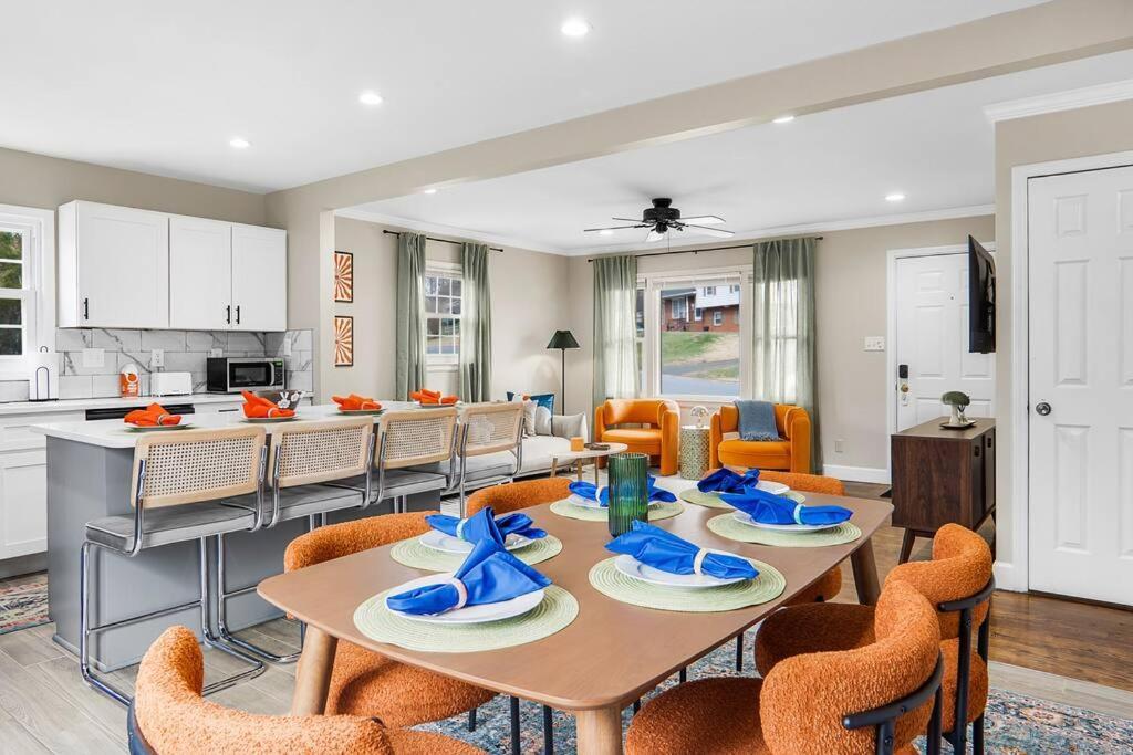 Holiday home 5bd Vibrant Haven: Basketball - 10mins To Airport