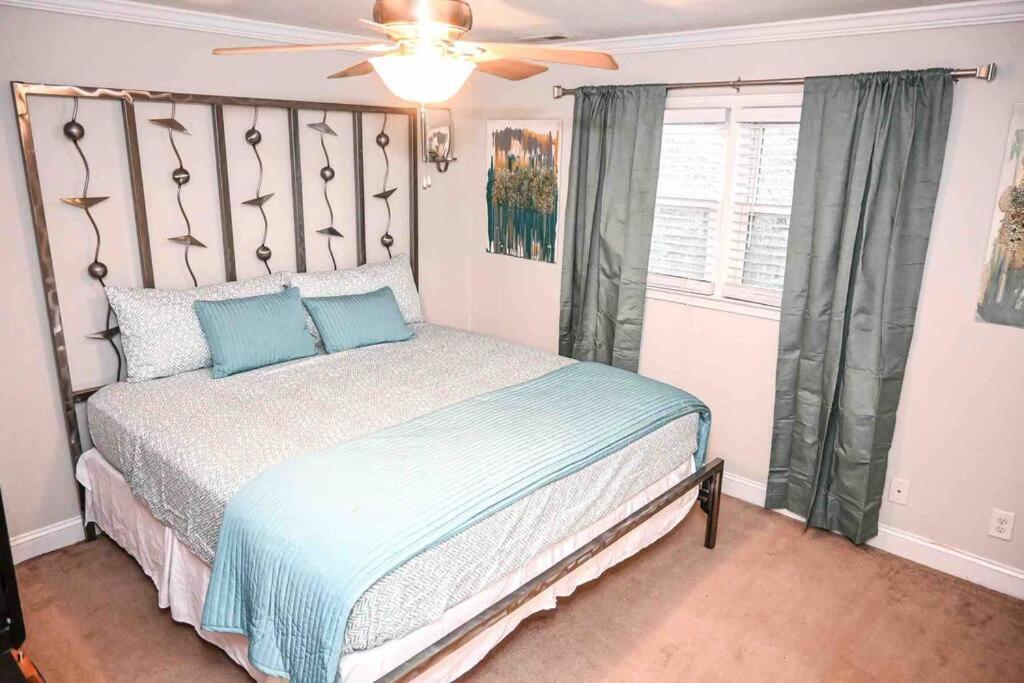 Cozy - 2 Bedroom Townhome Getaway - Plaza Midwood Apartment