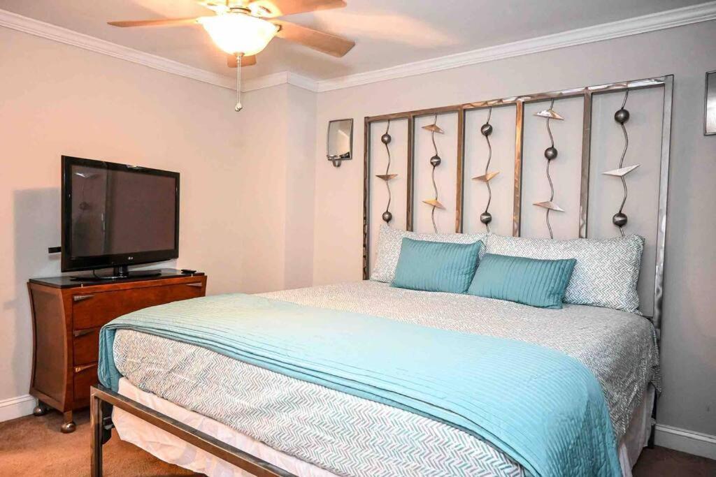 Cozy - 2 Bedroom Townhome Getaway - Plaza Midwood *