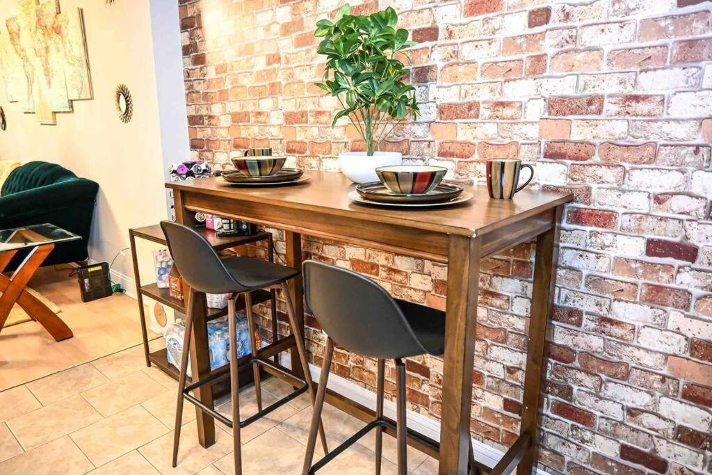 Cozy - 2 Bedroom Townhome Getaway - Plaza Midwood *