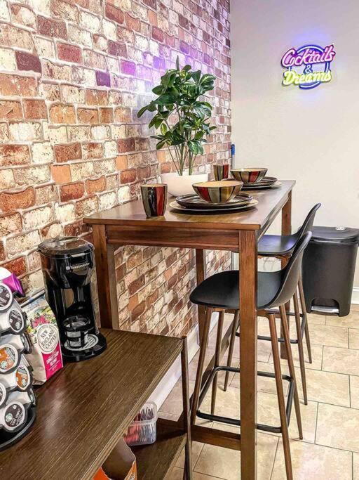 Cozy - 2 Bedroom Townhome Getaway - Plaza Midwood