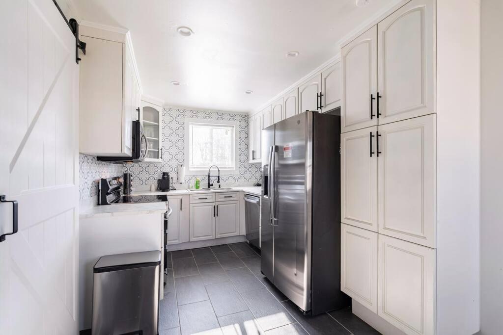 4 Bedroom Bungalow - 5 Min To Uptown Holiday home Charlotte