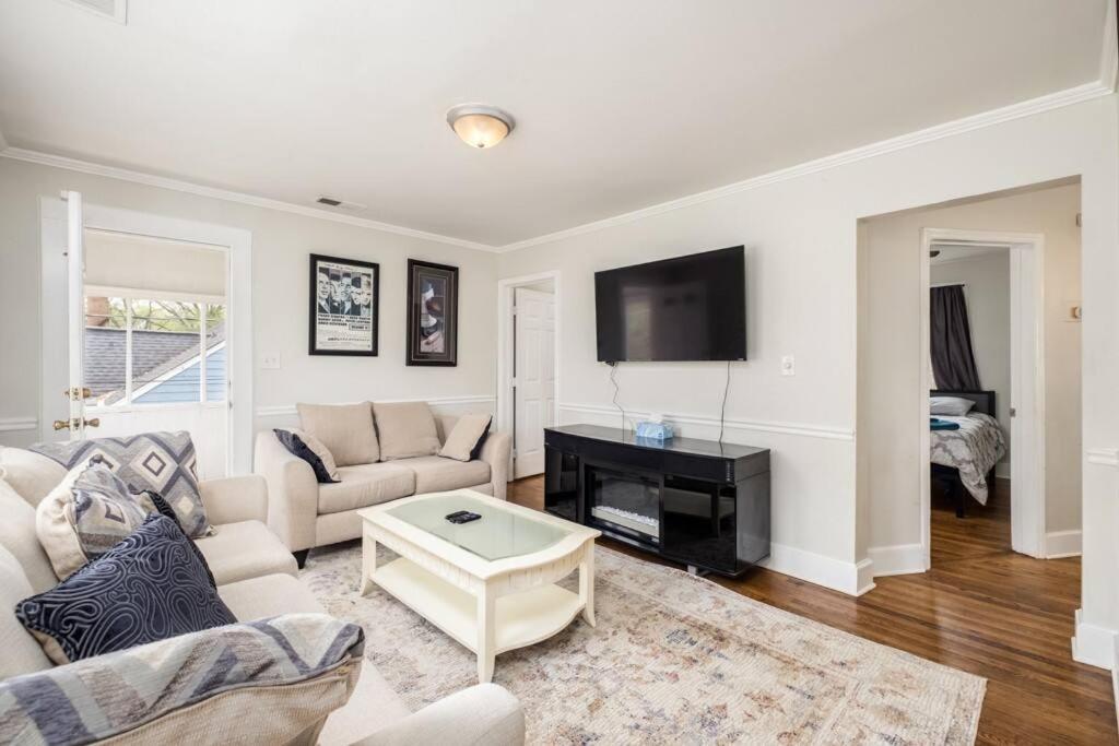 Walking Distance To Restaurants Bars And Breweries Holiday home