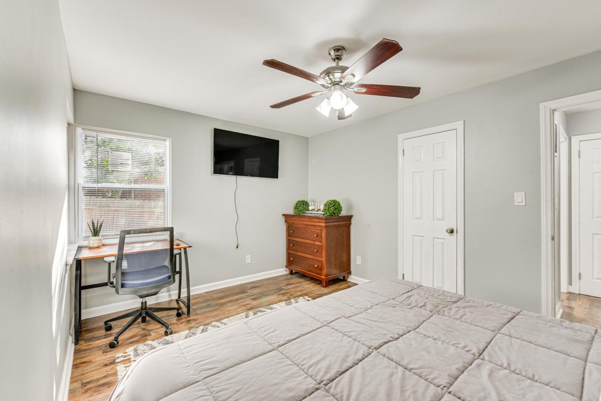 Holiday home Updated With Yard About 3 Mi To Uptown! Charlotte