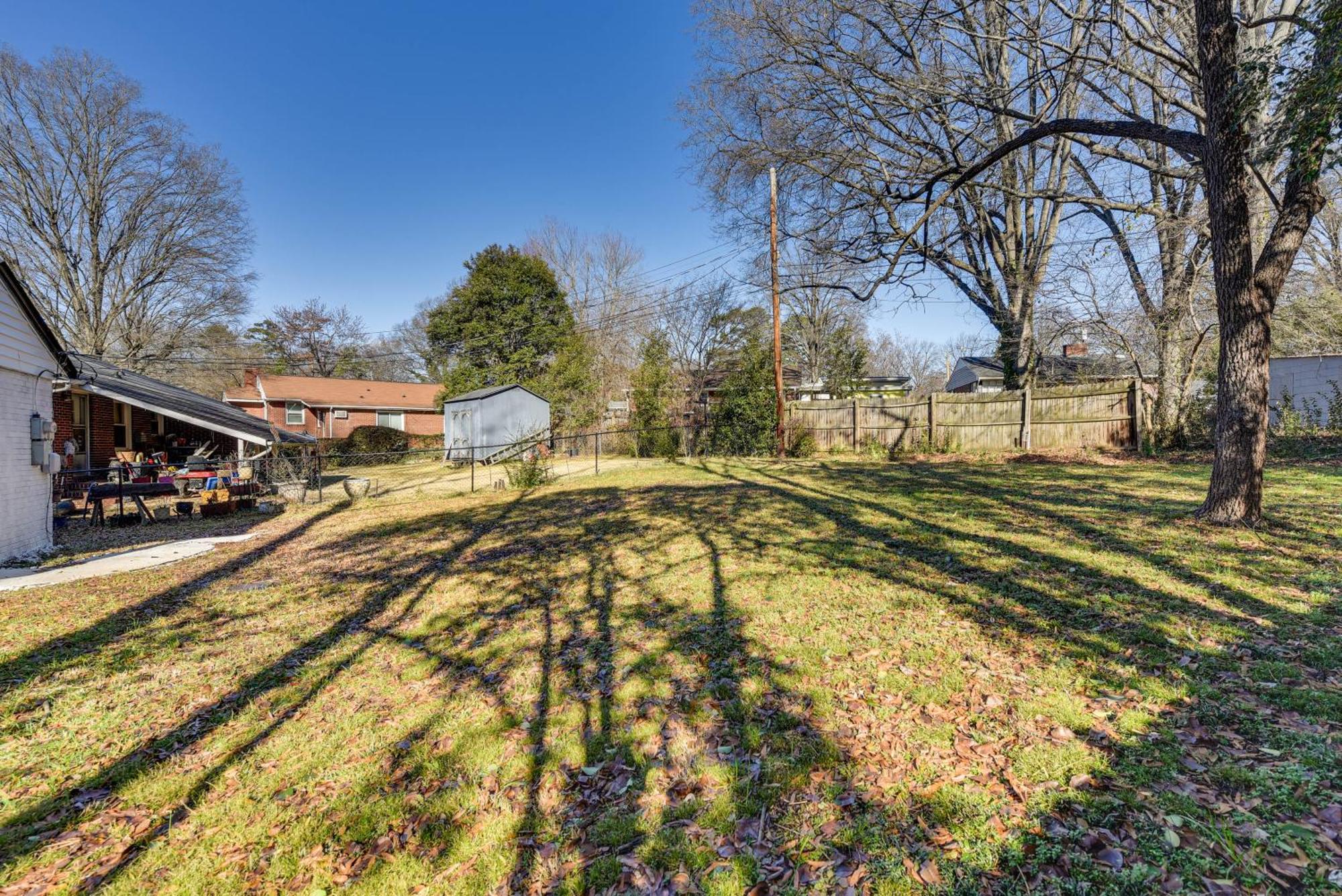 Holiday home Updated With Yard About 3 Mi To Uptown! *