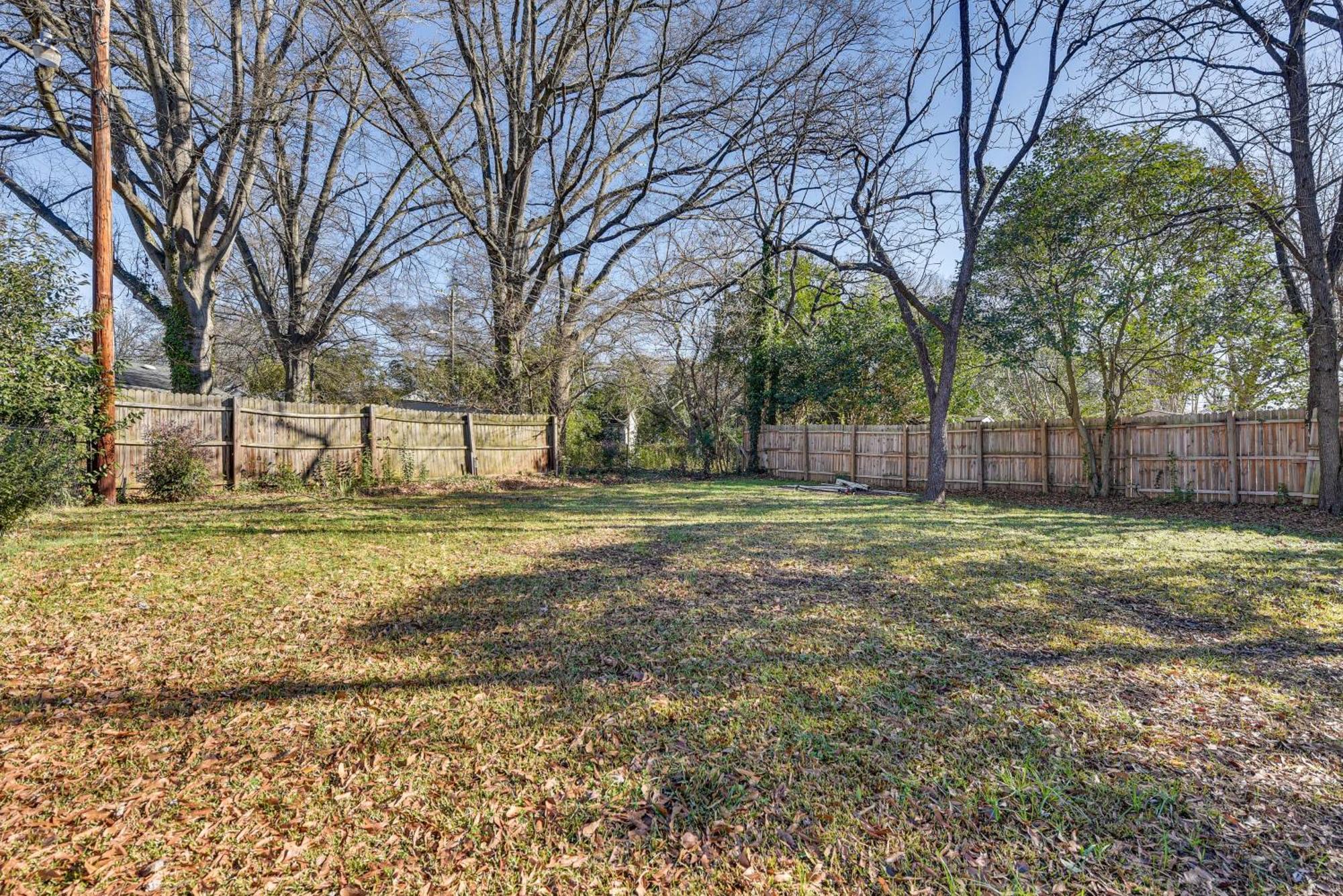Updated With Yard About 3 Mi To Uptown! Holiday home