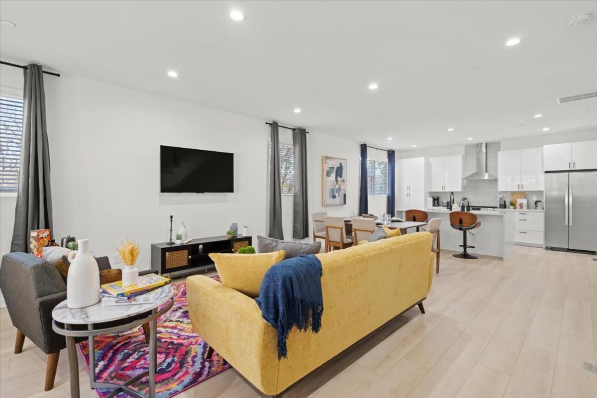 Stylish Modern 3br 3,5ba Townhouse In *