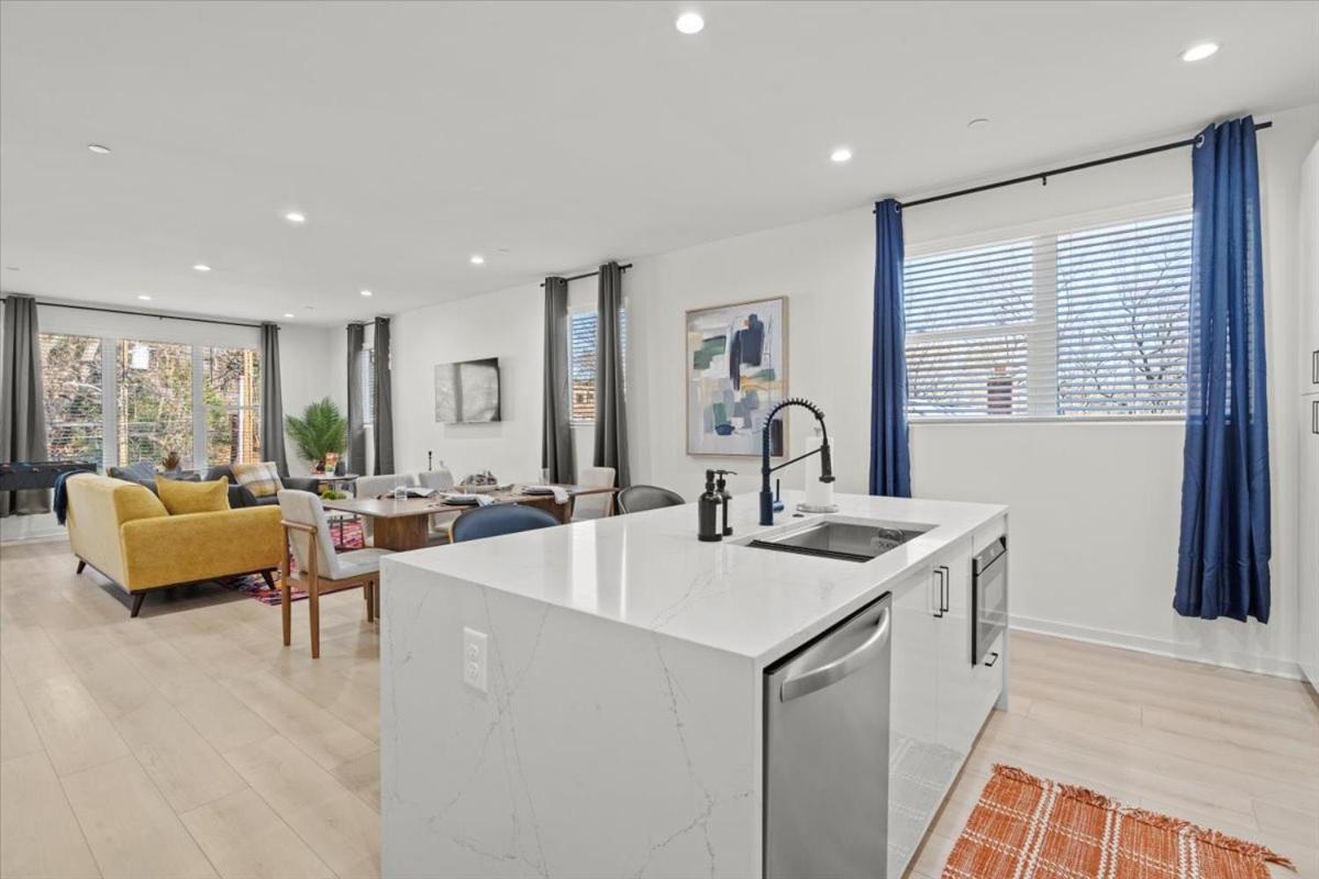 Stylish Modern 3br 3,5ba Townhouse In