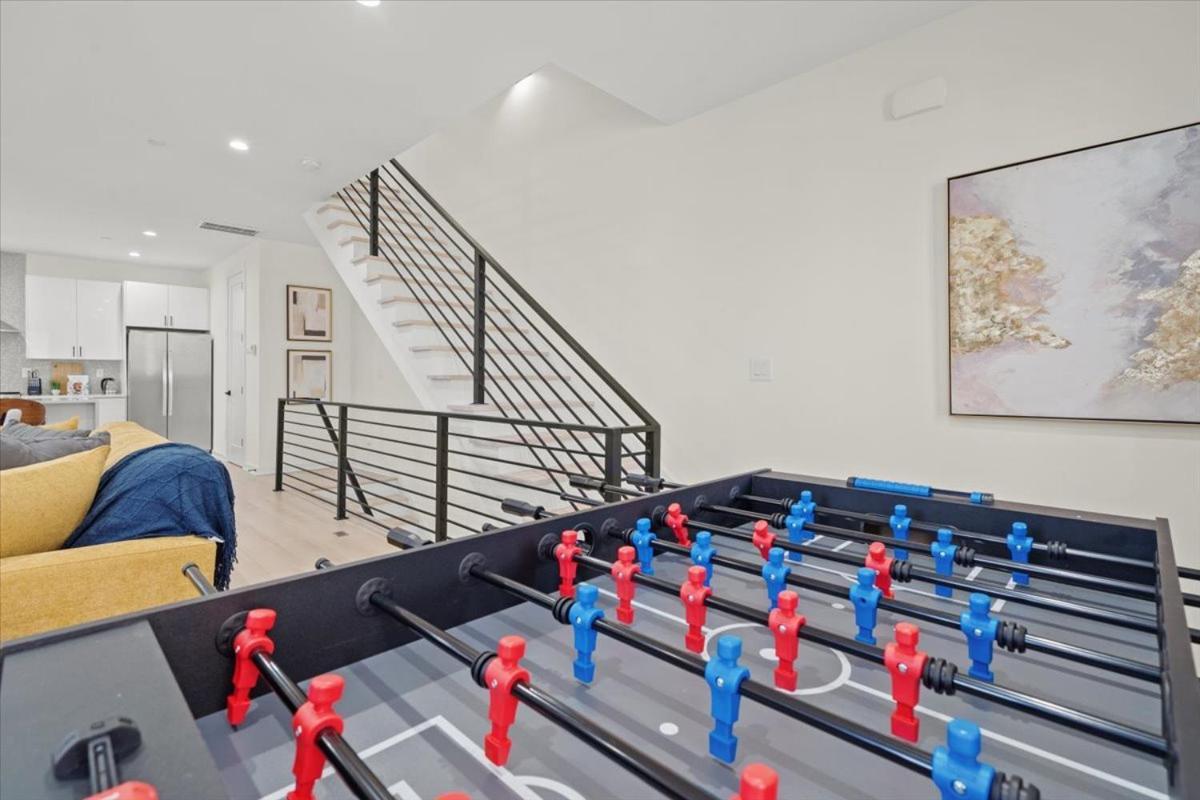 Stylish Modern 3br 3,5ba Townhouse In