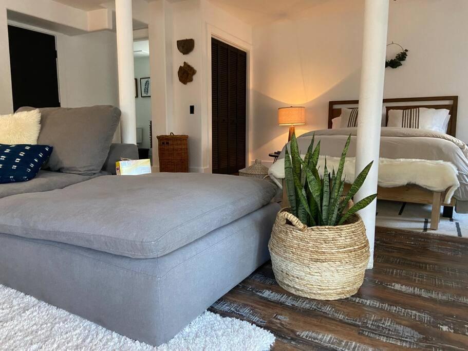 Linda Annex - A Cozy Spot 15 Mins From Noda/uptown Apartment *