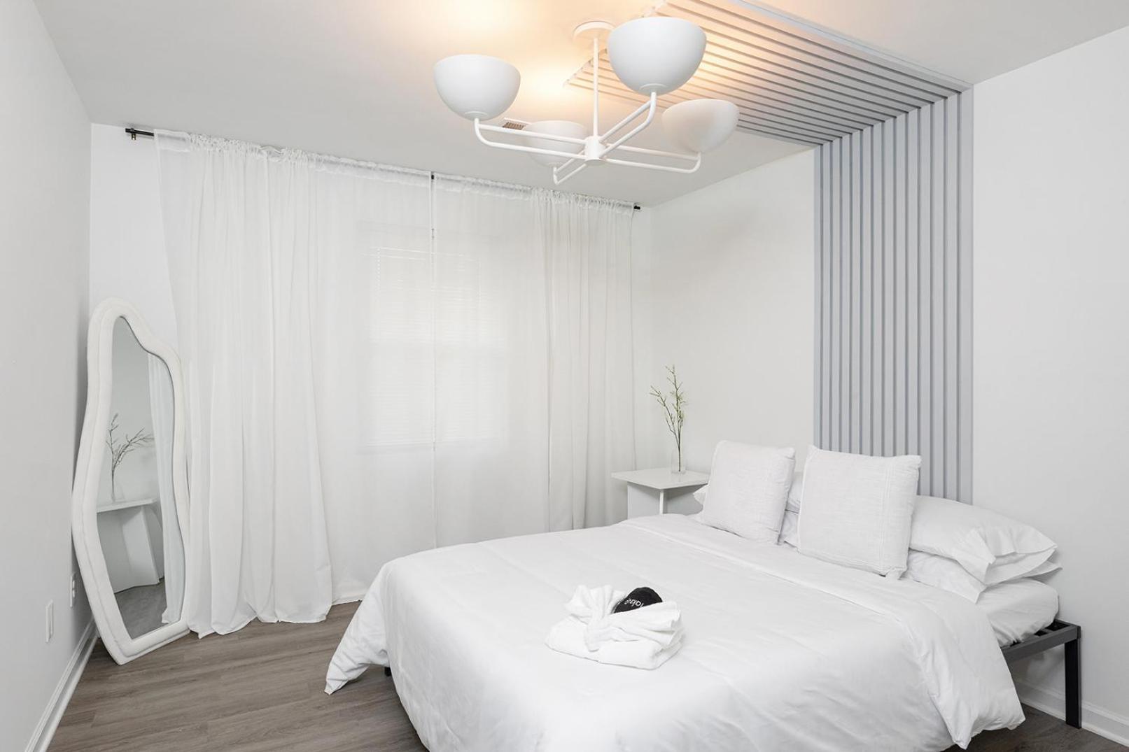Large Modern King Beds Near Dwtn Patio