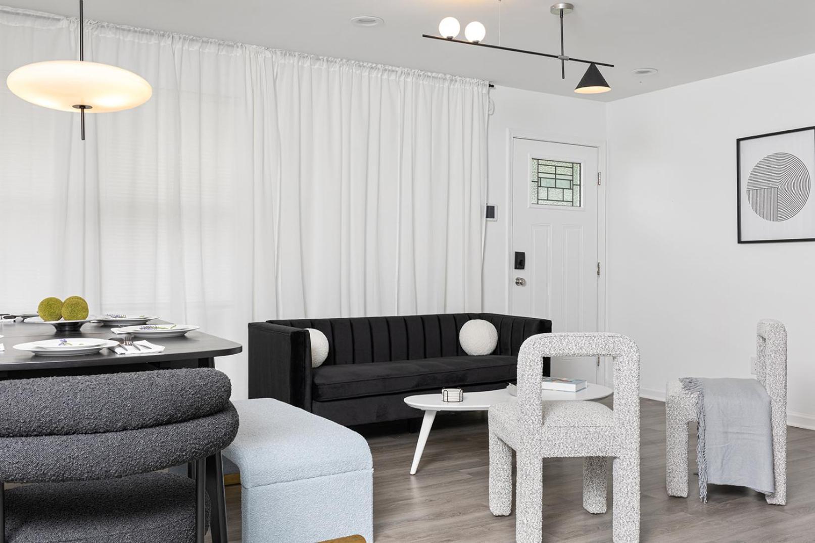 Large Modern King Beds Near Dwtn Patio * Charlotte