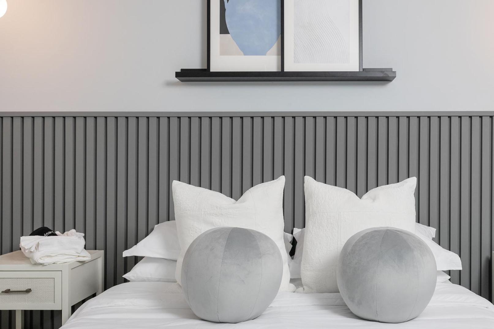 Large Modern King Beds Near Dwtn Patio Charlotte