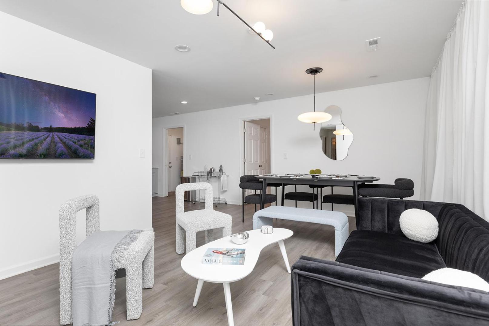 Large Modern King Beds Near Dwtn Patio Holiday home *