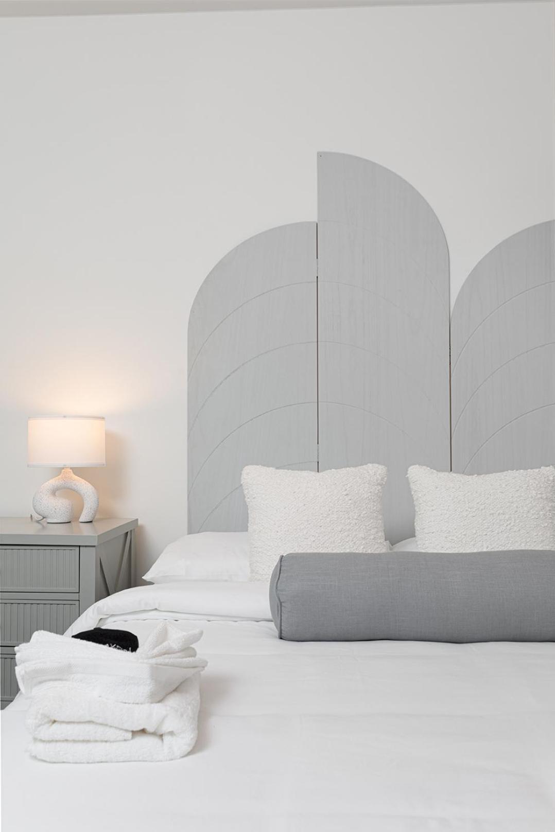 Large Modern King Beds Near Dwtn Patio