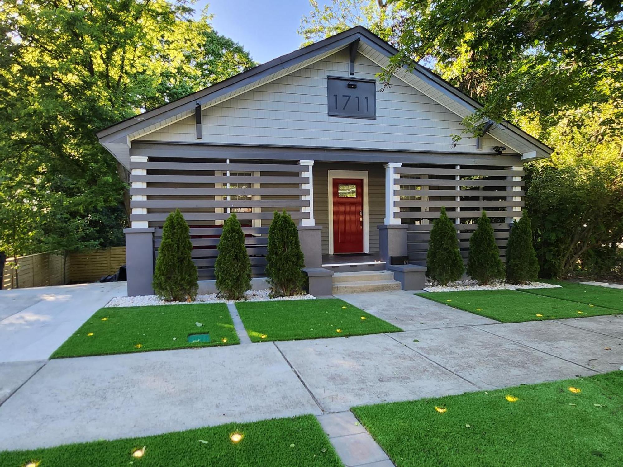 Luxury 3br House In *