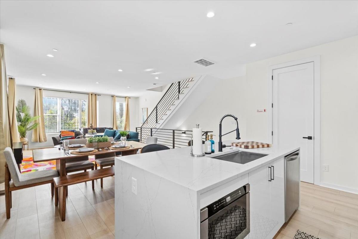 Elegant 3br3.5ba Modern Townhouse