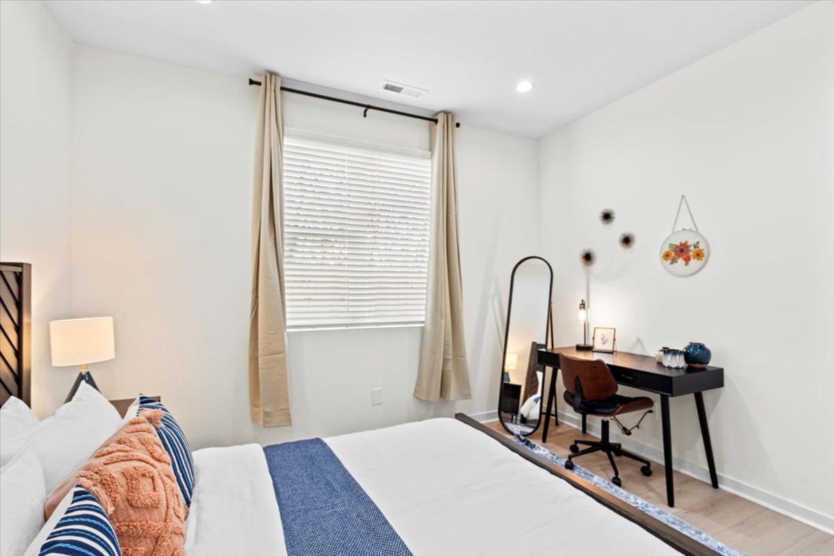 Elegant 3br3.5ba Modern Townhouse Charlotte