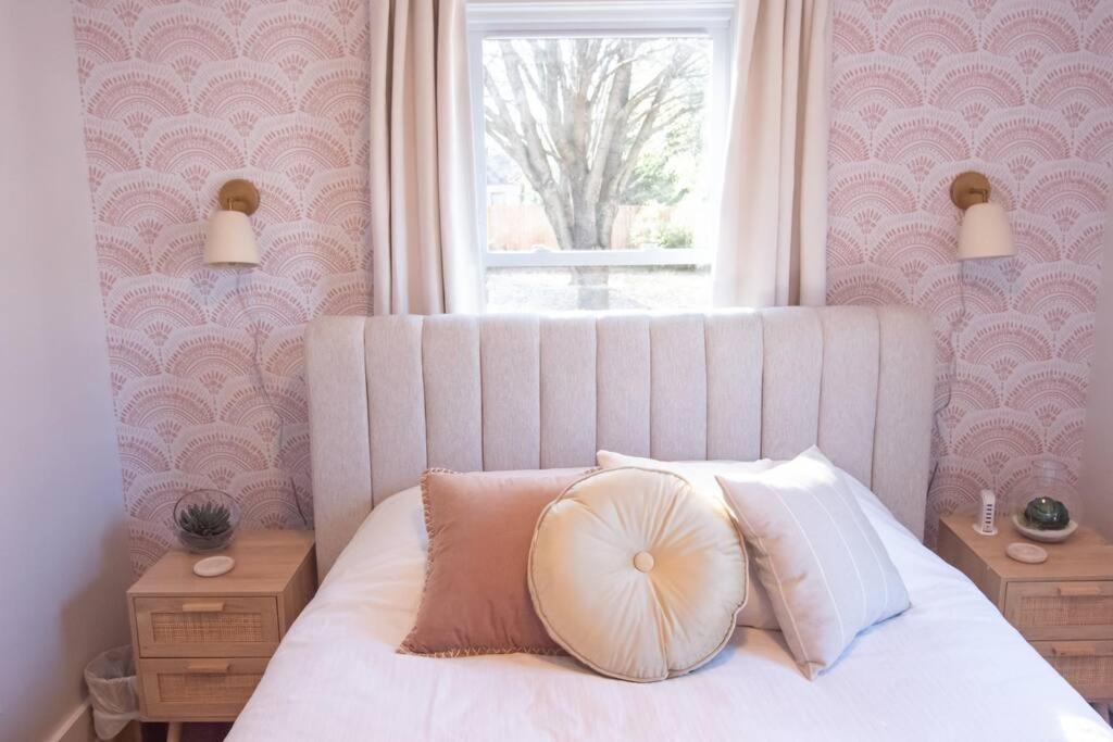 Vibrant 7 Mins From Uptown, King & Queen Bed - Queen Oasis Charlotte