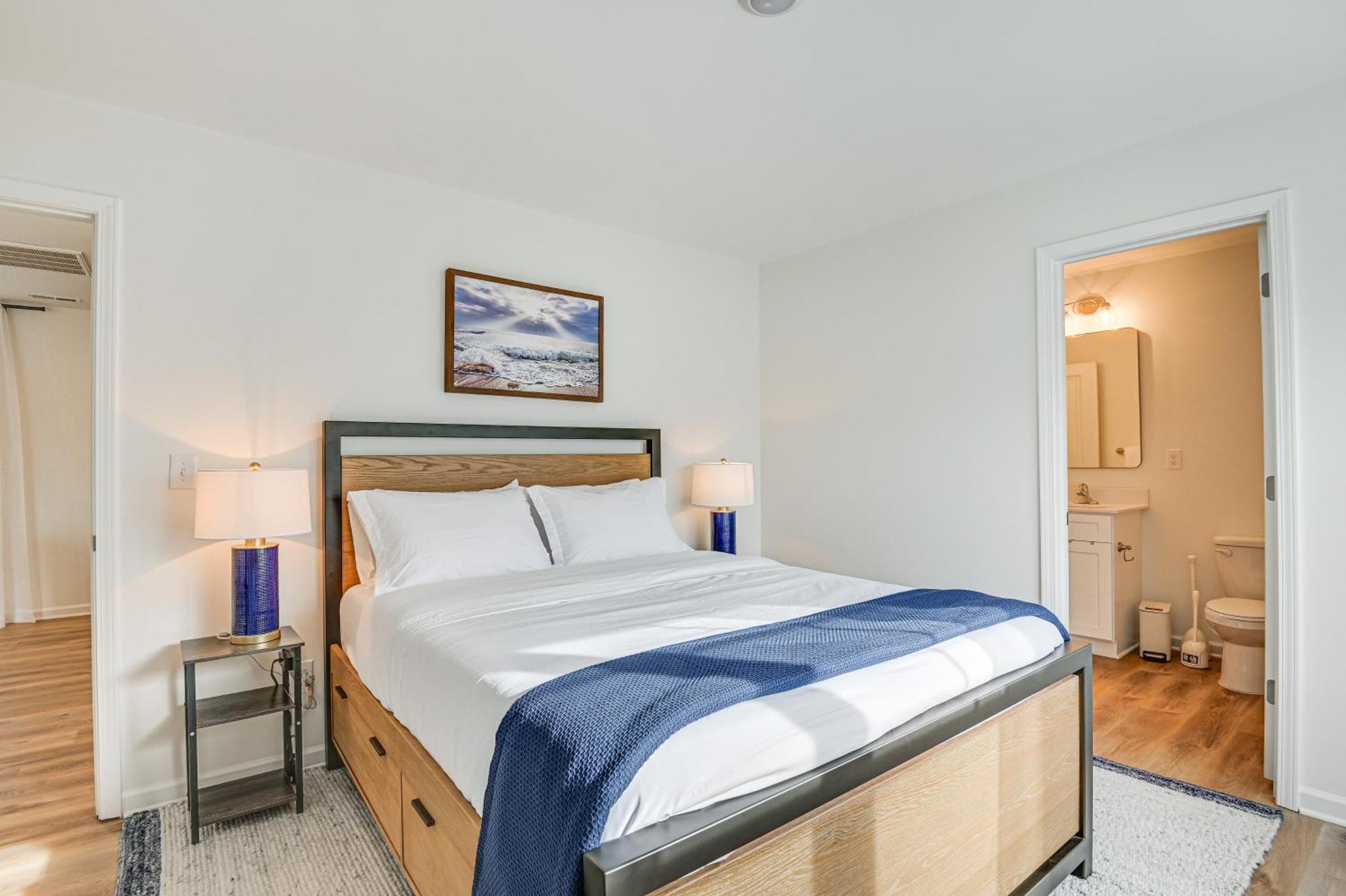 Charming Townhome 6 Mi To Downtown! Charlotte