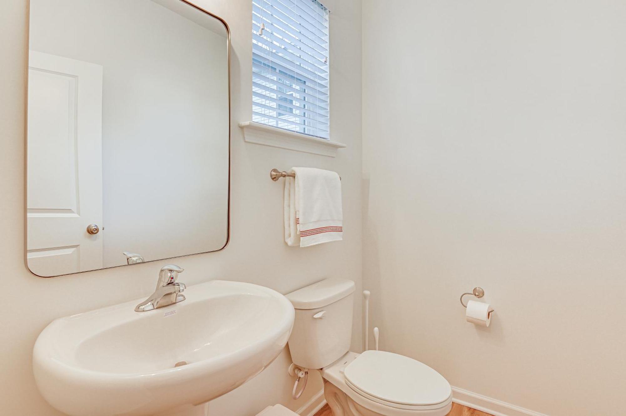 Charming Townhome 6 Mi To Downtown! Holiday home Charlotte
