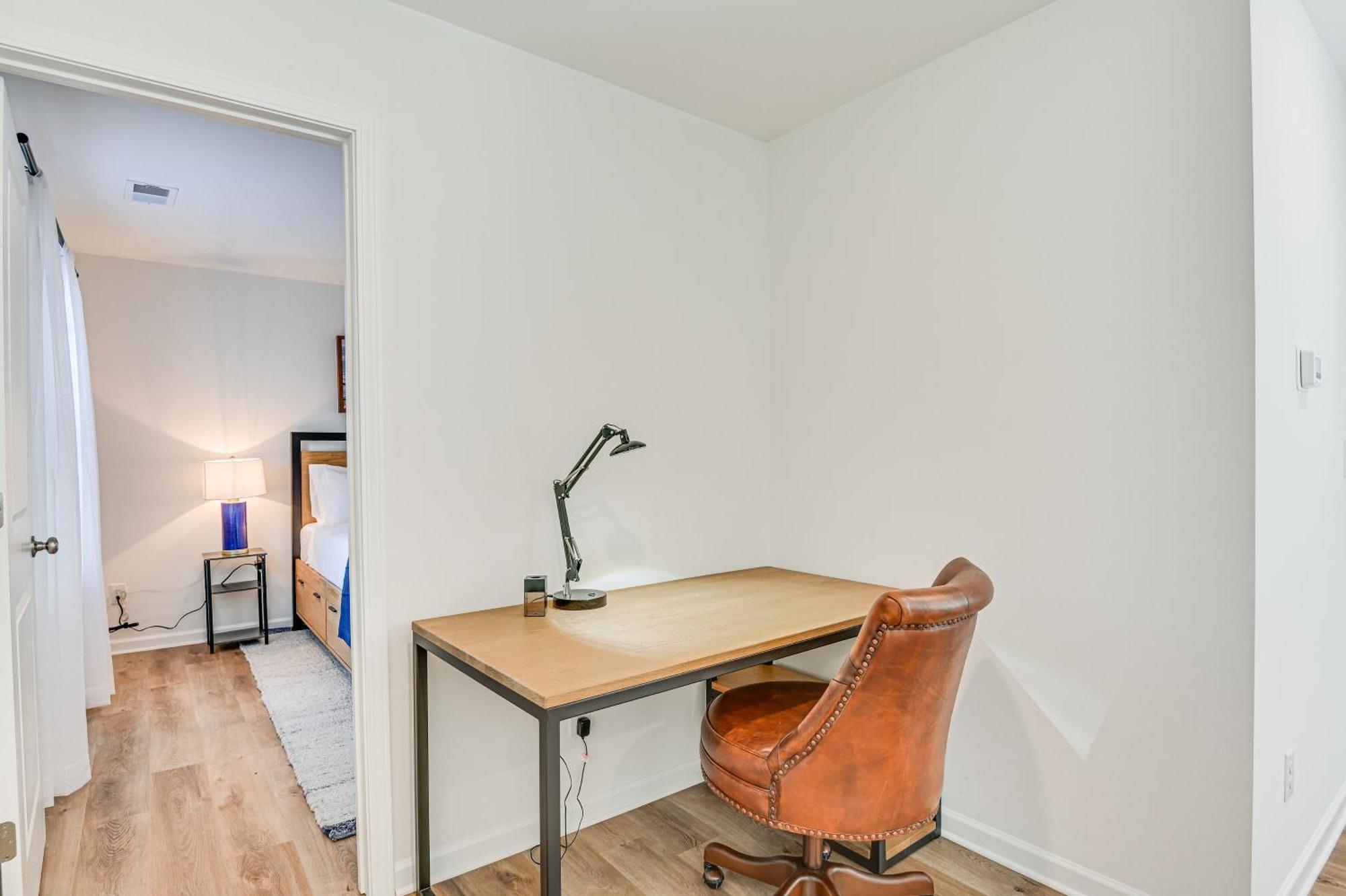 Charming Townhome 6 Mi To Downtown! Charlotte