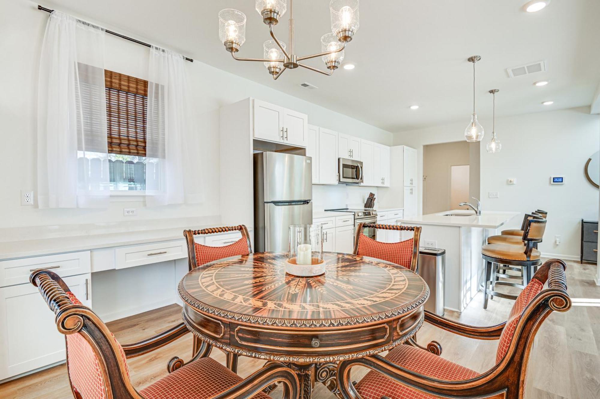 Charming Townhome 6 Mi To Downtown! Holiday home *