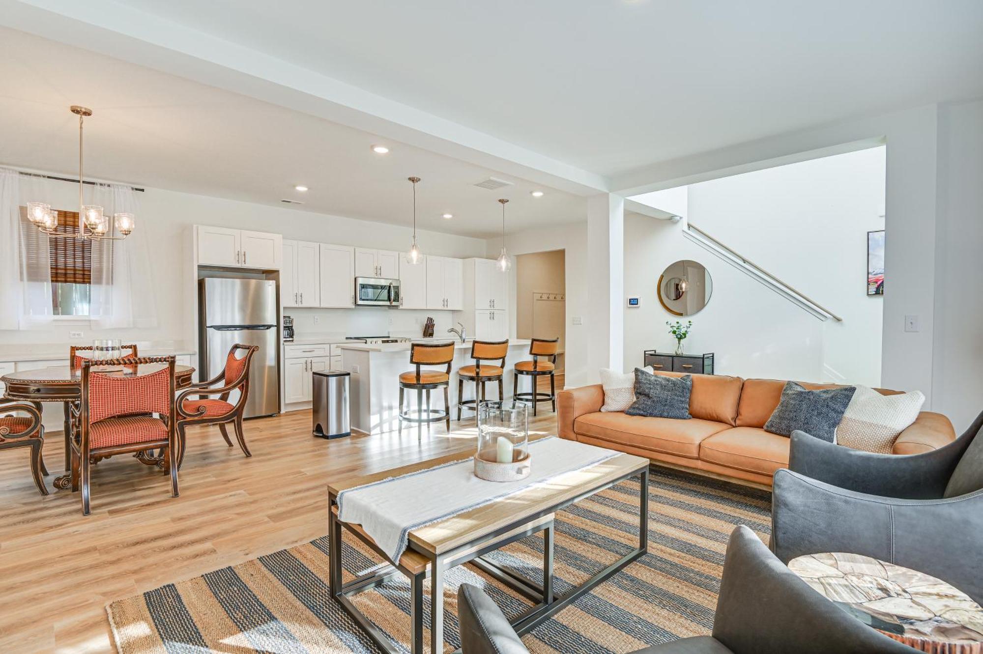 Charming Townhome 6 Mi To Downtown! Holiday home