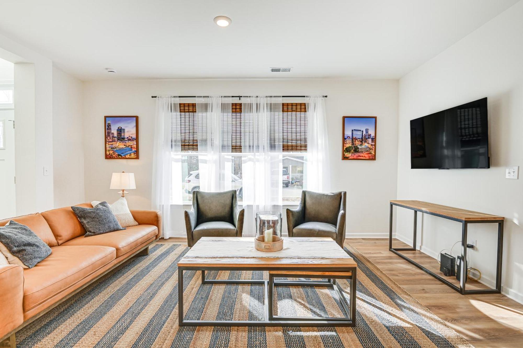 Charming Townhome 6 Mi To Downtown! *