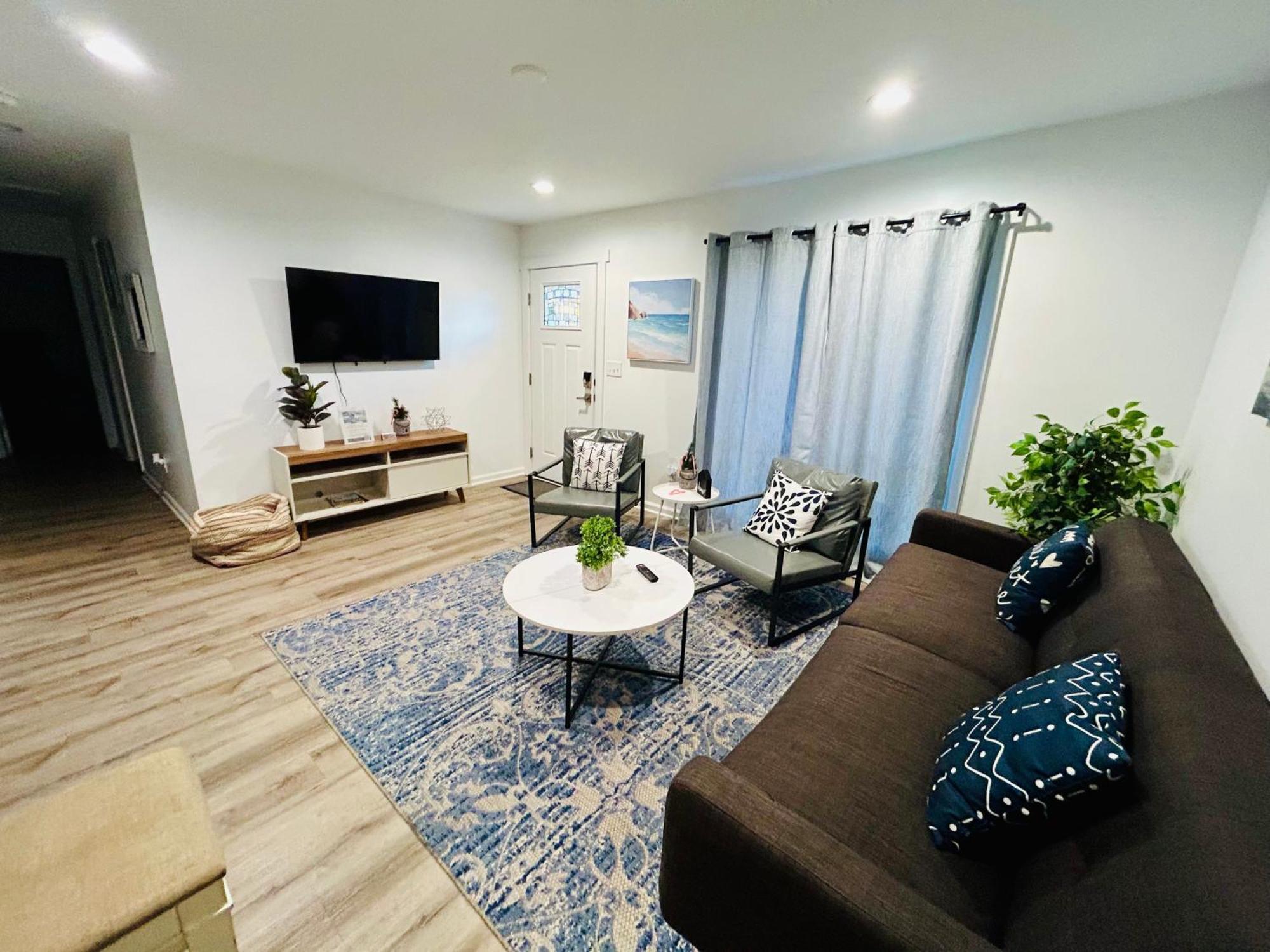 Holiday home Modern Near Uptown Clt, Airport And *