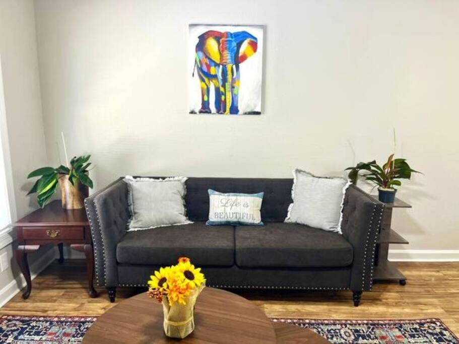 Apartment Cheerful 2-story W/ High Speed Wi-fi & Patio! *