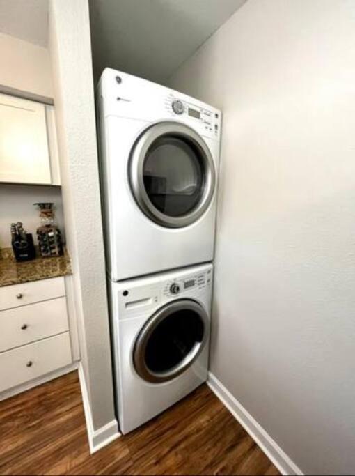Cheerful 2-story W/ High Speed Wi-fi & Patio! * Charlotte