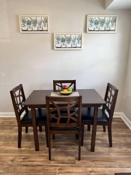 Apartment Cheerful 2-story W/ High Speed Wi-fi & Patio!