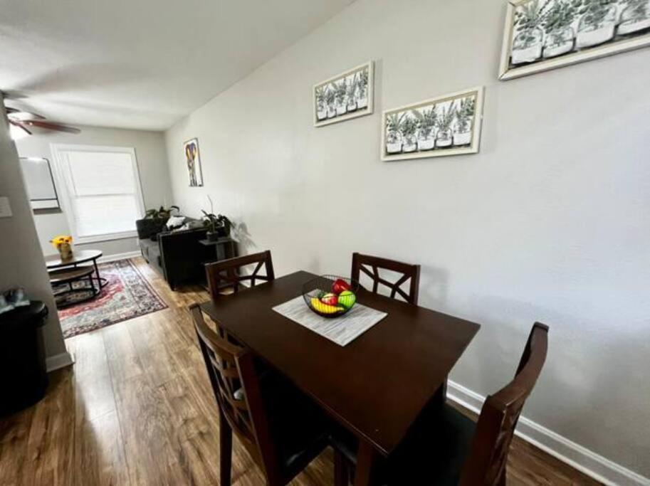 Cheerful 2-story W/ High Speed Wi-fi & Patio! Apartment Charlotte