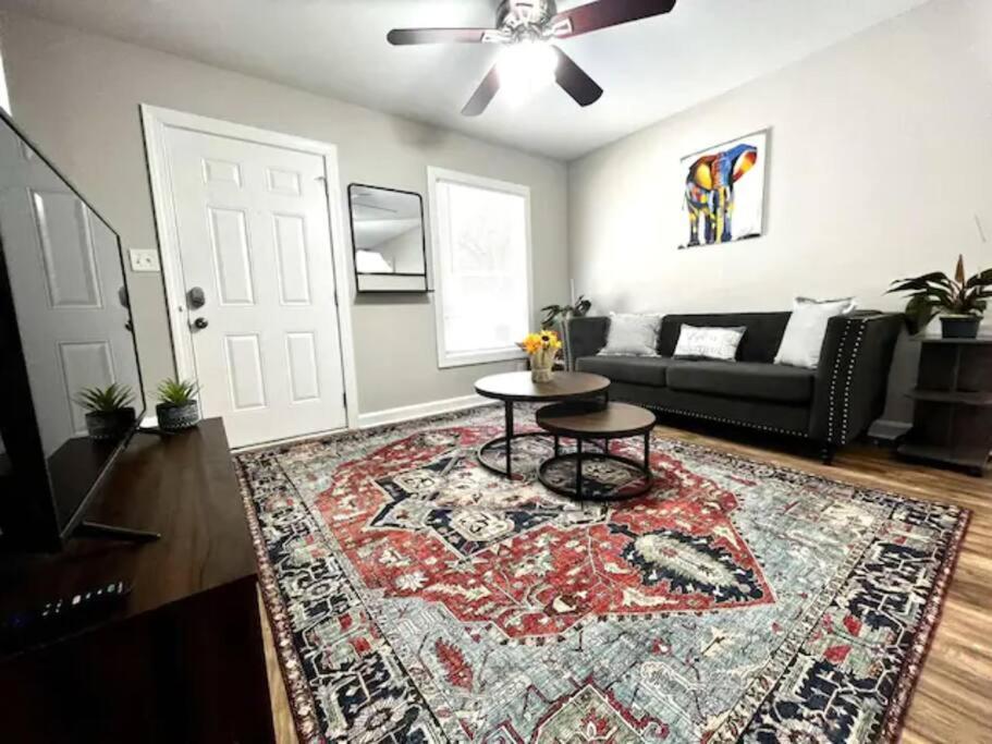 Apartment Cheerful 2-story W/ High Speed Wi-fi & Patio! *