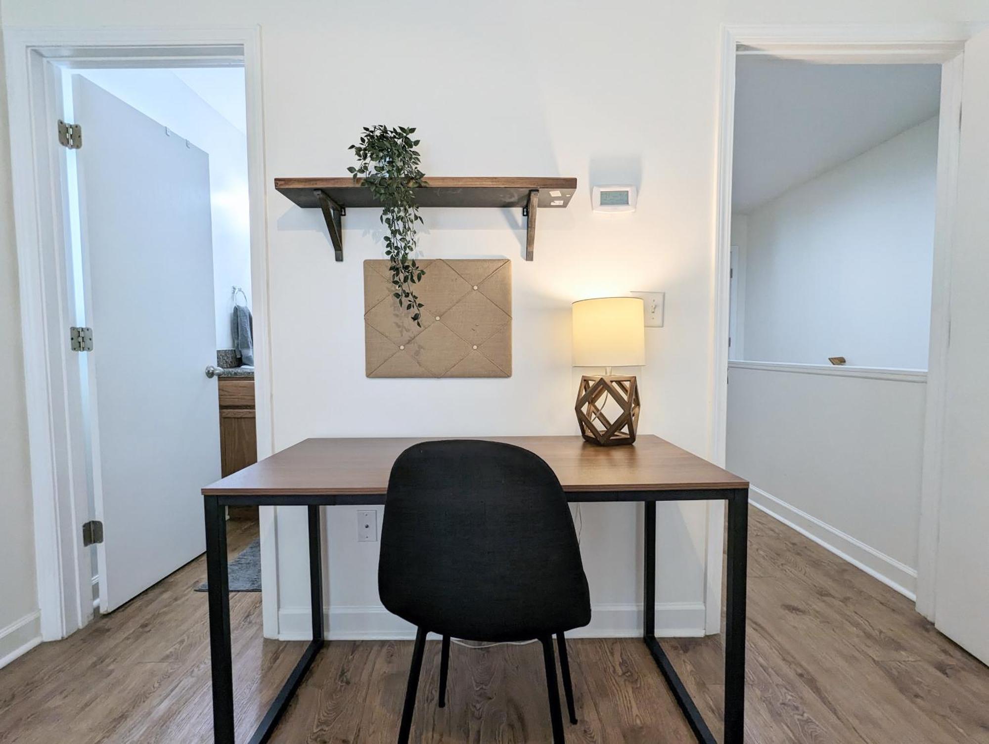 League Flats At Historic West End Apartment