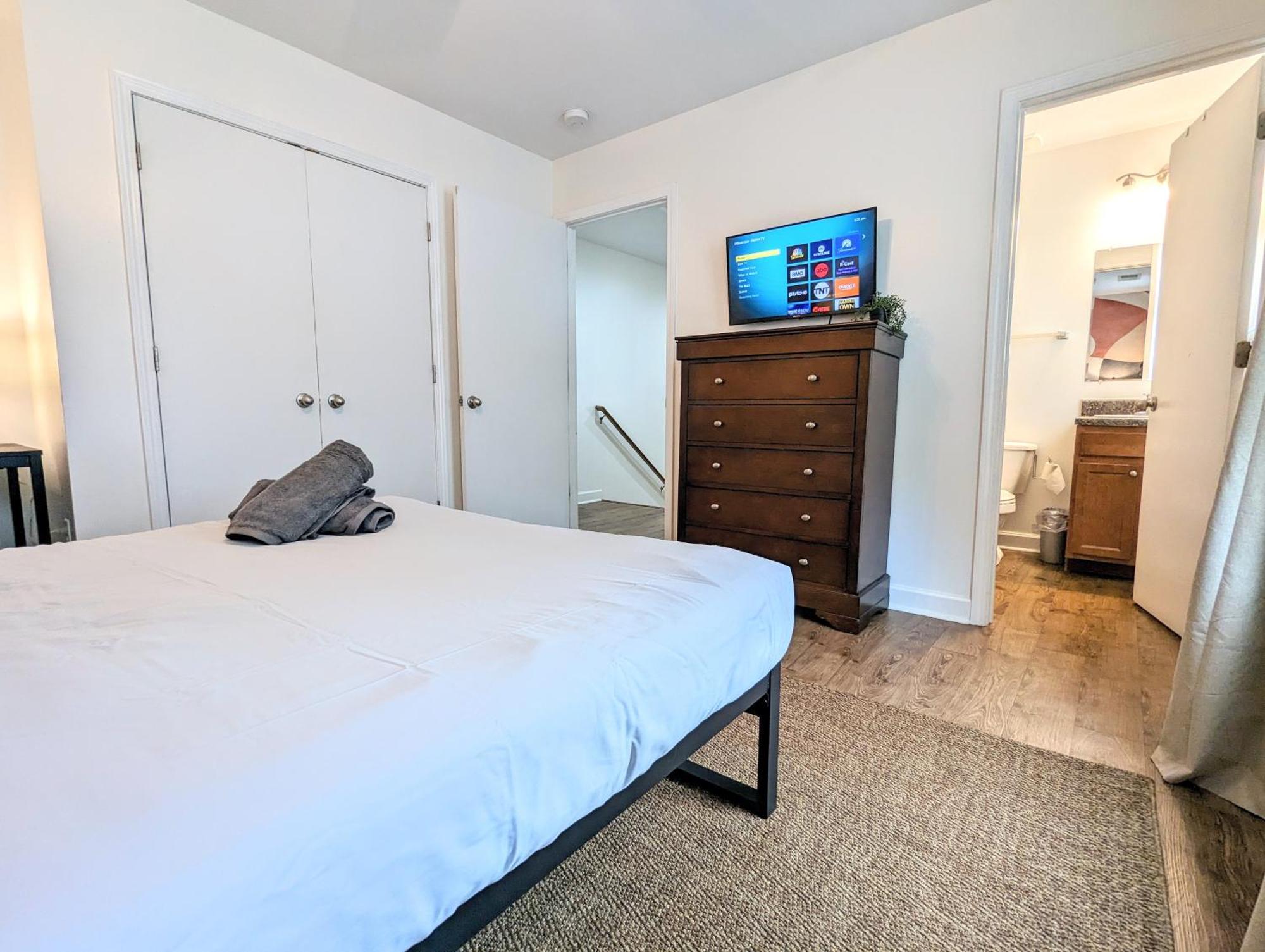 League Flats At Historic West End Apartment *