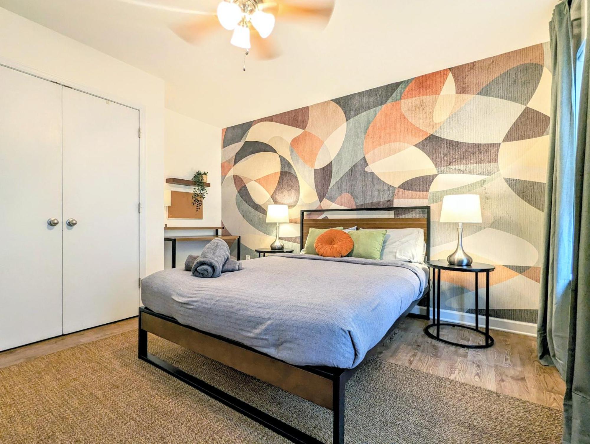 League Flats At Historic West End Apartment