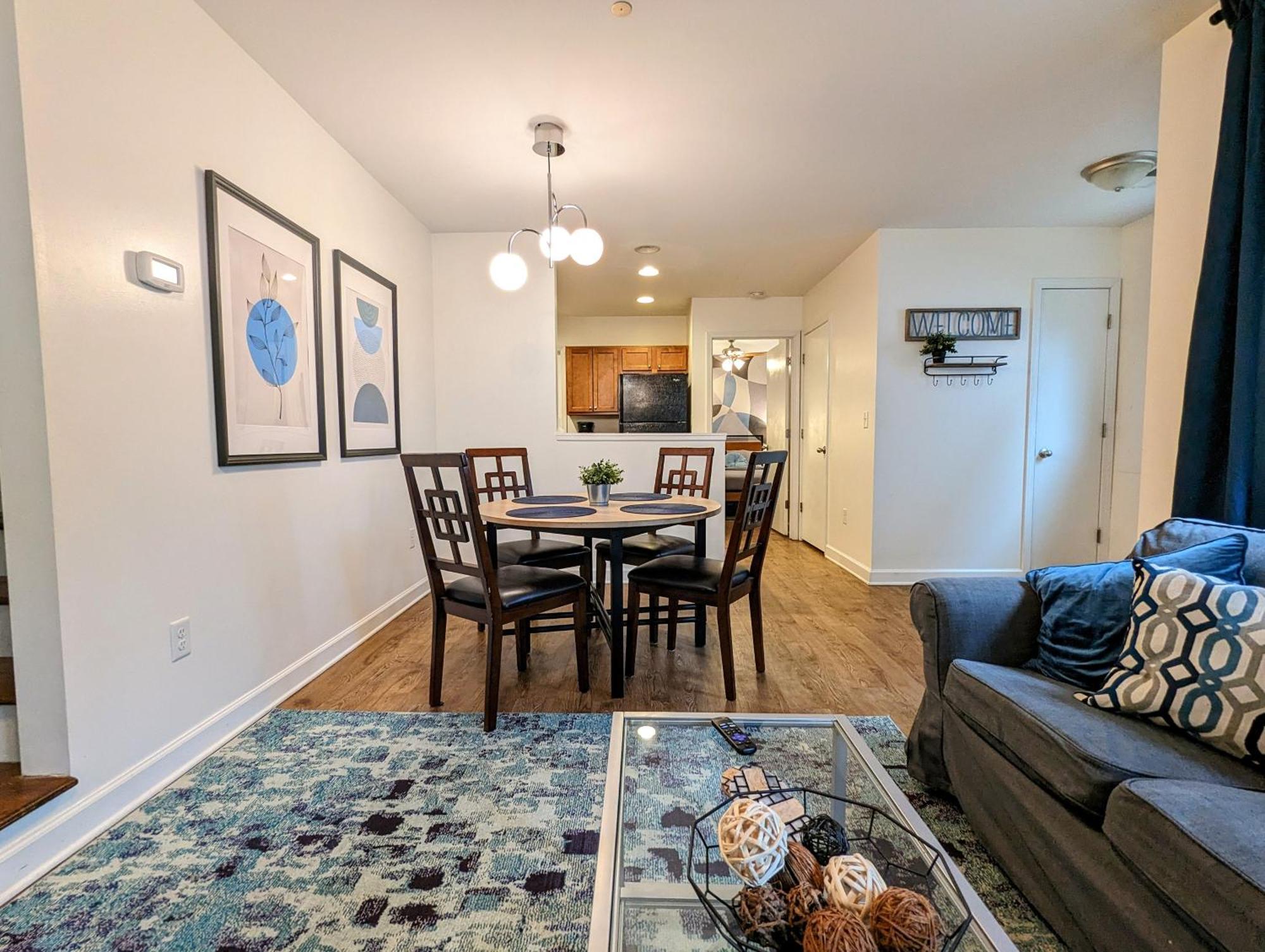 League Flats At Historic West End Apartment *