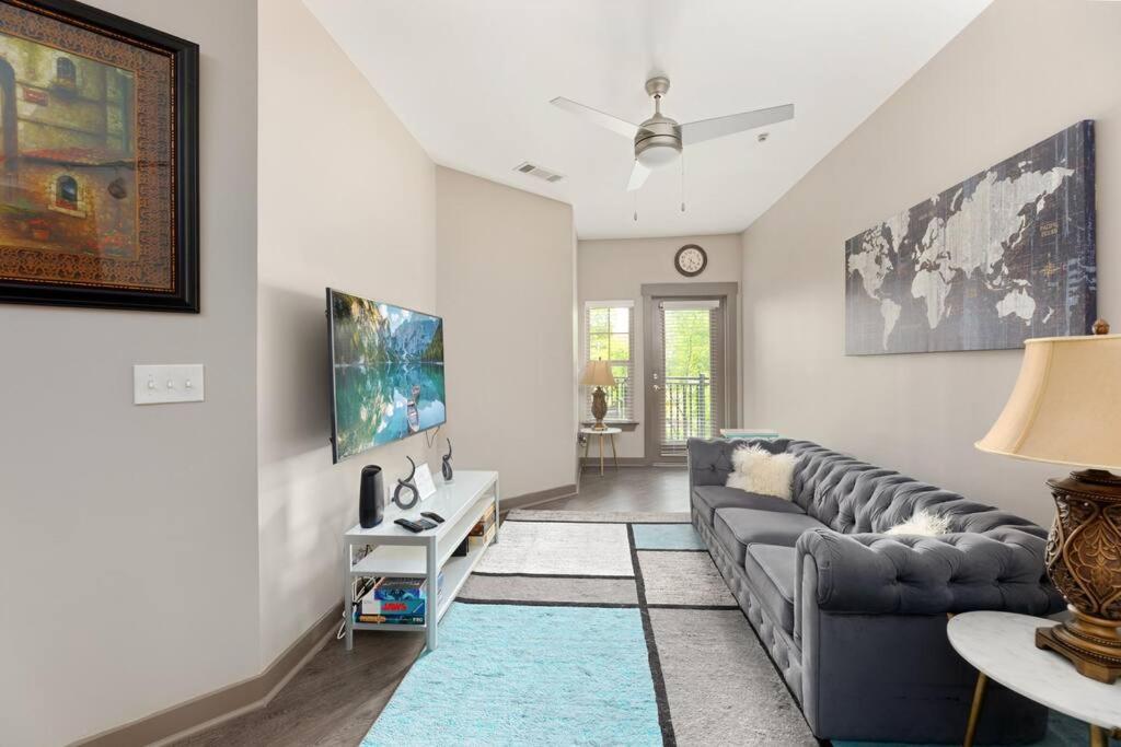 Dt Charm With Pool,gym,wine,wkspace, Free Parking