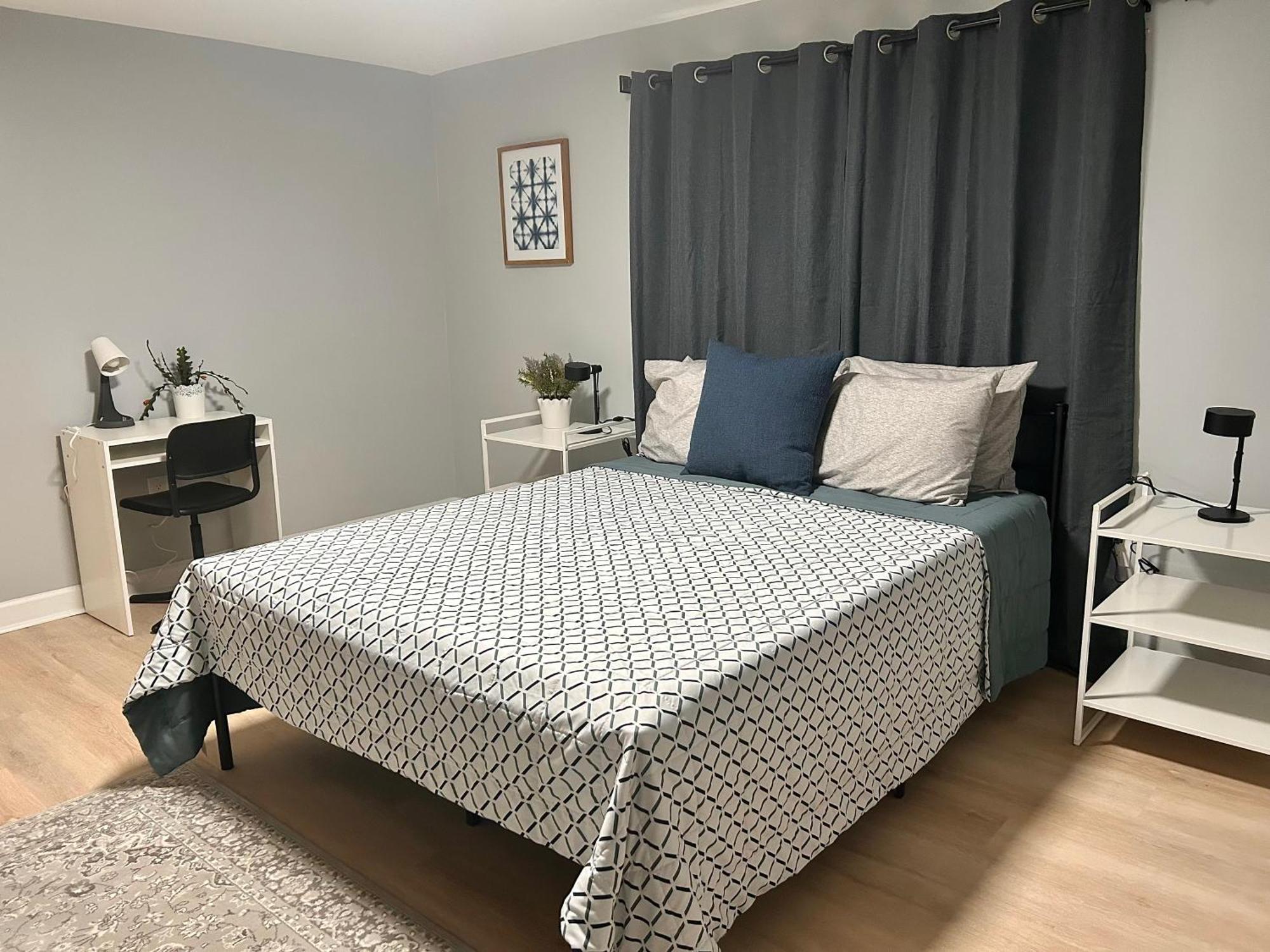 Comfy Lower Lvl With Jetted Tub Near Uptown And Unc