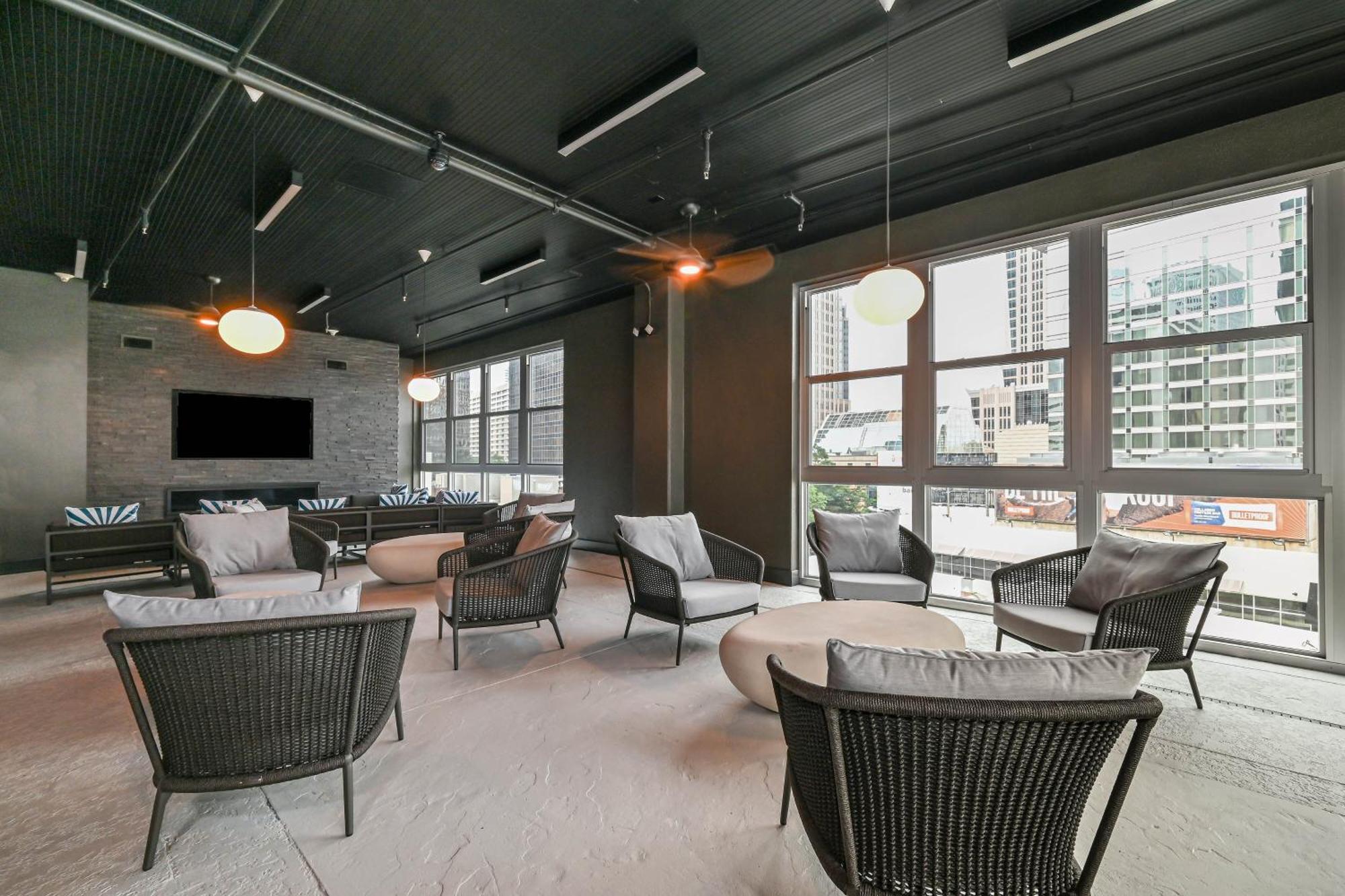 Hotel Aloft Center 2*